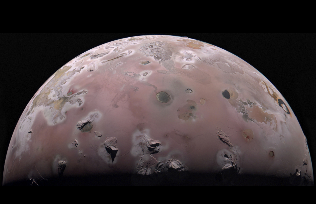 Juno observe une éruption volcanique record sur Io