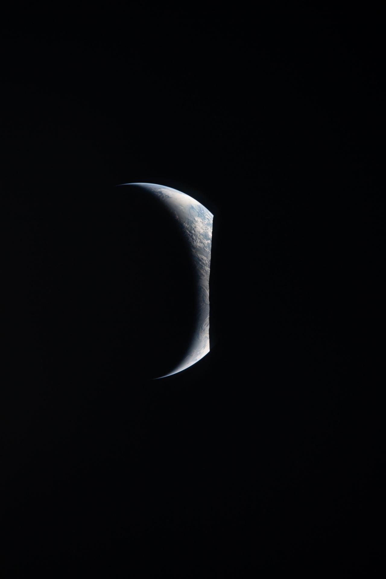 photos Artemis II Earthrise Terre croissant au-dessus Lune Orion NASA